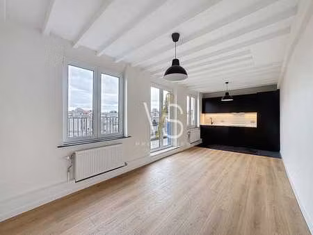 superbe penthouse remis a neuf 2 ch+bureau avec terrasse!