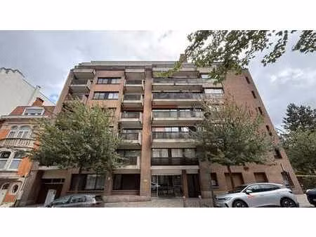 patrie/ chazal: bel appartement 2 chambres a renover