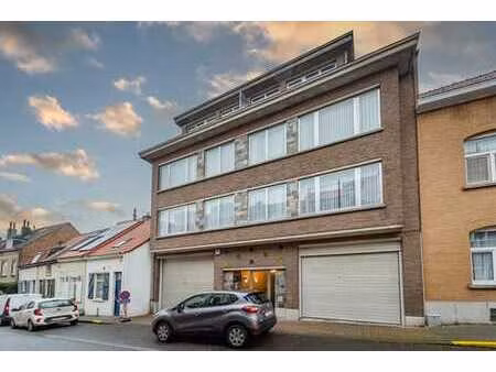 prox. pl. dumon - appartement 2 ch. à rénover