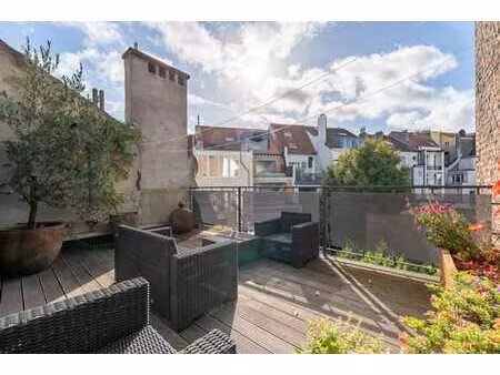 duplex rénové avec terrasses- 2 chambres- quartier recherché