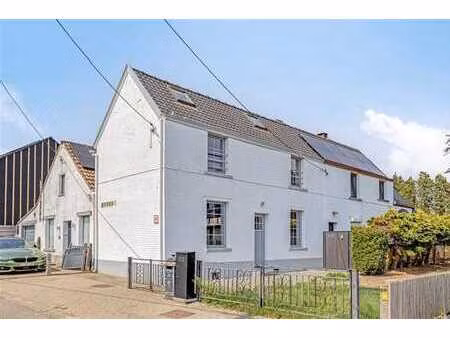 maison avec 2 chambres  jardin et garage