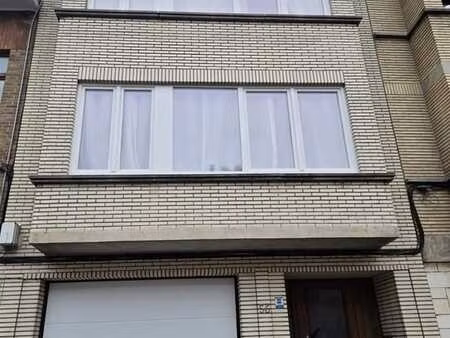 maison unifamiliale lumineuse avec garage à jette