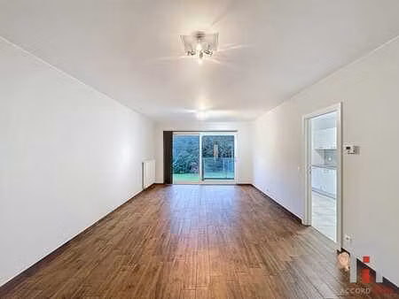 appartement 2 chambres avec terrasse en très bon état