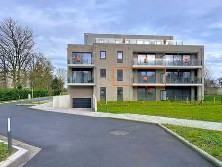 appartement 1chambre avec terrasse  cave et parking interieu