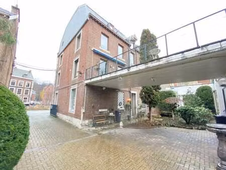 bel appartement 1ch avec garage. personne calme souhaitée !