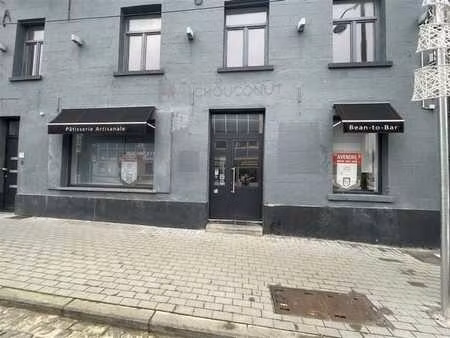 commerce avec grande terrasse à 2 pas de la place saint job