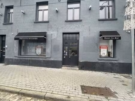 commerce avec grande terrasse à 2 pas de la place saint job