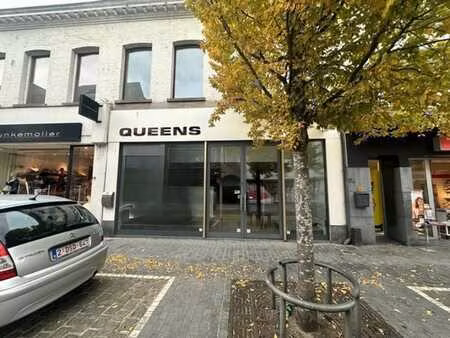 bien commercial situé dans la principale rue commerçante