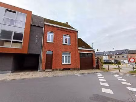 ruime gezinswoning met potentieel en uitstekende ligging