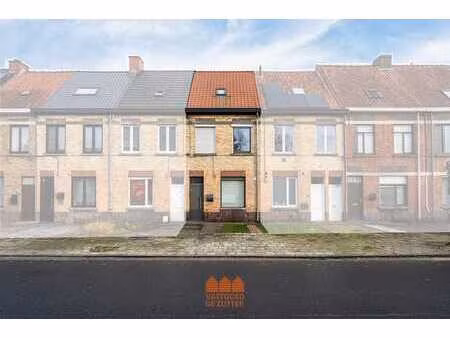 ruime gesloten woning met westgerichte tuin en energiezui...