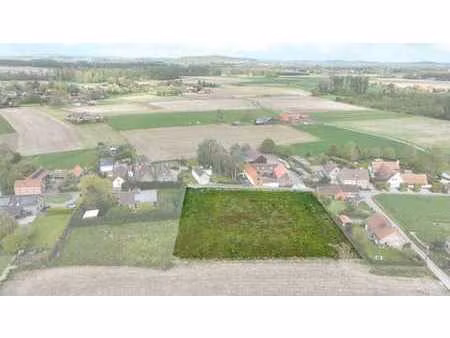 terrain à bâtir exposé ouest  au calme sur +/- 4000m² !