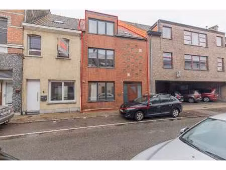 charmant opbrengsteigendom met twee appartementen op topl...