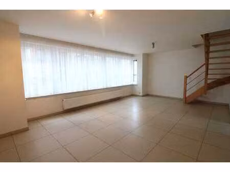 spacieux appartement duplex de deux chambres