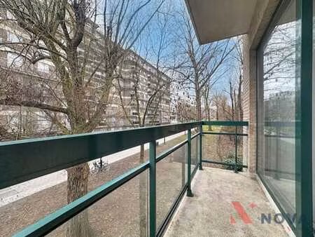 lumineux appartement 2ch. avec terrasse et parking