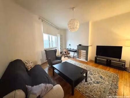 à proximité du parc du cinquantenaire