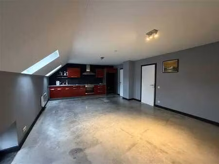 bel appartement 1 chambre au 1er étage d'un immeuble calme