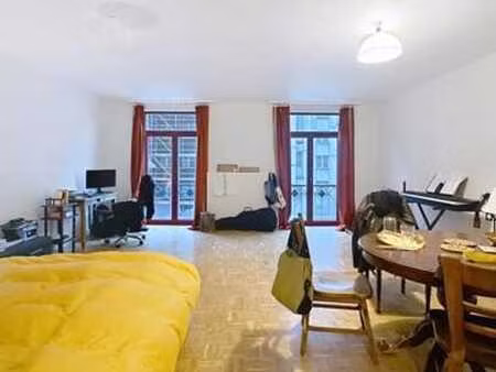 métro madou - joli studio non meublé de +/-56m2