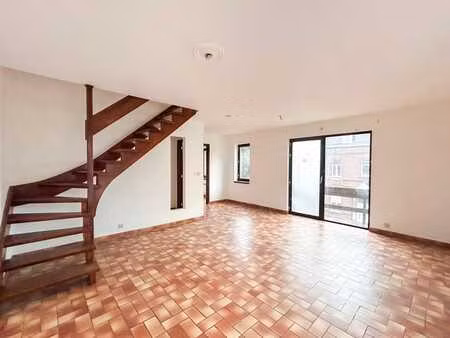 beau duplex 2 chambres dans le centre de la louvière