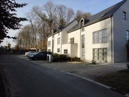 rez 2ch+ jardin dans clos privatif au centre de perwez.