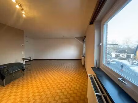 spacieux et lumineux appartement en plein centre!