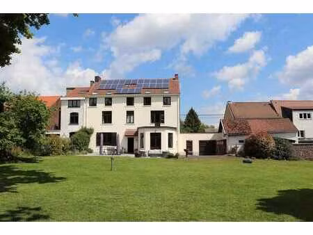 spacieux appartement 2 chambres avec beau jardin partagé