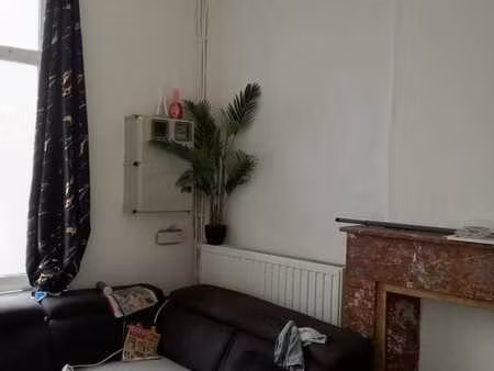 maison 6000 charleroi  3 ch  cour  garage en option.