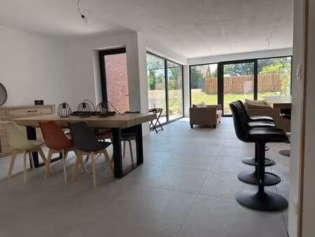 splendide maison neuve lumineuse et spacieuse 6ch et bureau.