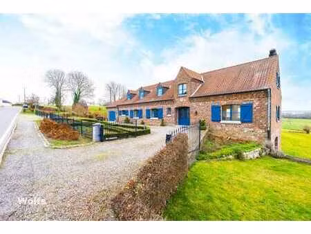 spacieuse villa avec garage et jardin  à 2 pas du centre !