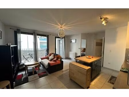 location appartement  m² t-2 à bordeaux  858 €