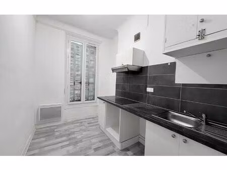 location appartement  m² t-4 à toulon  945 €