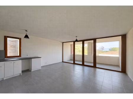 a vendre appartement deux pièces avec stationnement / secteur cornebarrieu