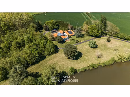 propriété avec piscine intérieure  étang et parc boisé