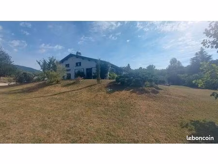 maison d architecte de 245 m2 sur cras (sur 2500 m2 de terrain)