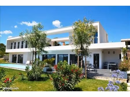 villa 5 pièces 205 m²