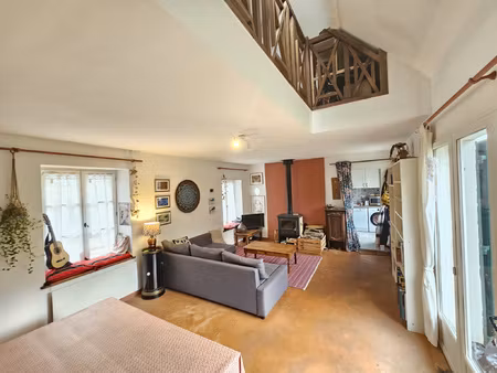 maison ancienne rénovée avec 3 chambres et sa dépendance sit