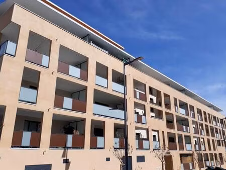 t1 avec terrasse à aix-en-provence