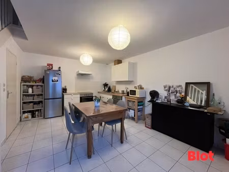 a louer / montfort-sur-meu - t3 - 64 62 m² - 680 € cc - garage
