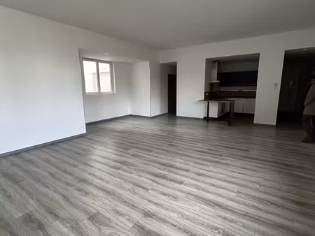 place des carmes appartement de type 4 dans résidence sécuri
