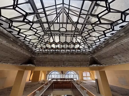 local commercial hyper centre / place royale