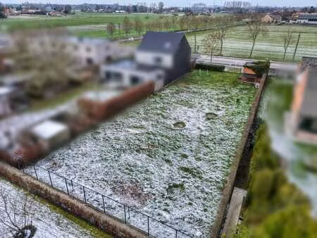 goed gelegen bouwgrond van 973 m² – halfopen bebouwing – ...