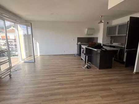 location appartement 2 pièces 55 m² à toulon (83100)