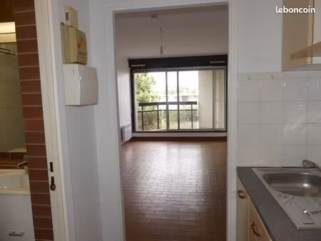 loue grand studio proche fac de médecine et fac de sciences et technologies