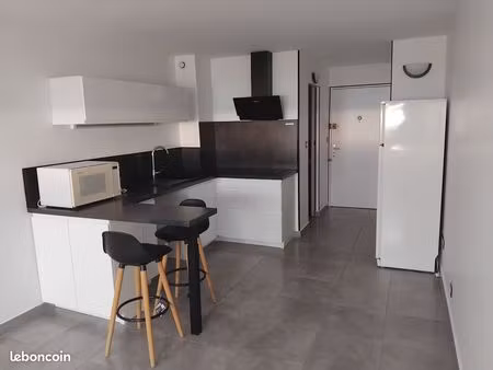 studio meublé à louer à l'année