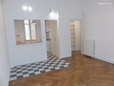 loue grand t2 dit de caractère centre ville nantes