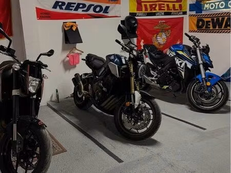 place de parking moto sécurisée garage privé vidéosurveillance