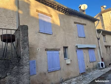 maison de ville à louer à saumane 04150