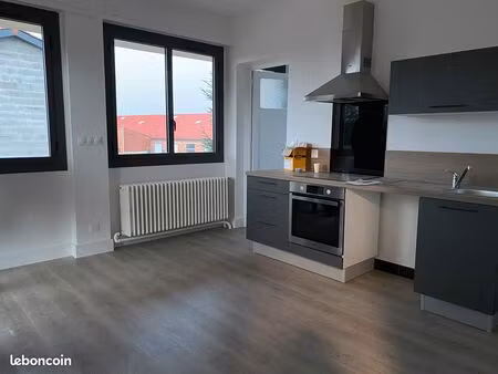 t2 rénové à st rambert 28 m² + terrasse 35 m² + cave