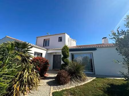 vente maison piscine à saint-hilaire-de-riez (85270) : à vendre piscine / 145m² saint-hila