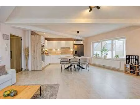 appartement spacieux et complètement rénové de 3 chambres !