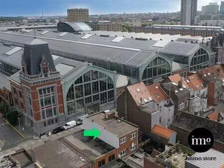 immeuble de rapport en face de la gare maritime tour & taxis